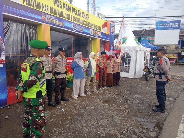 Anggota Babinsa Koramil 0105/Mandalawangi Laksanakan Pengamanan Natal 2025 dan Tahun Baru 2026 di Pos PAM Mengger