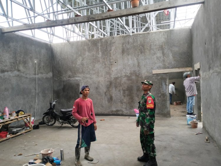 Serda Arsil Babinsa Koramil 0102/Cadasari Laksanakan Komsos dan Pendampingan Penyiapan Dapur Program MBG di Desa Cikentrung