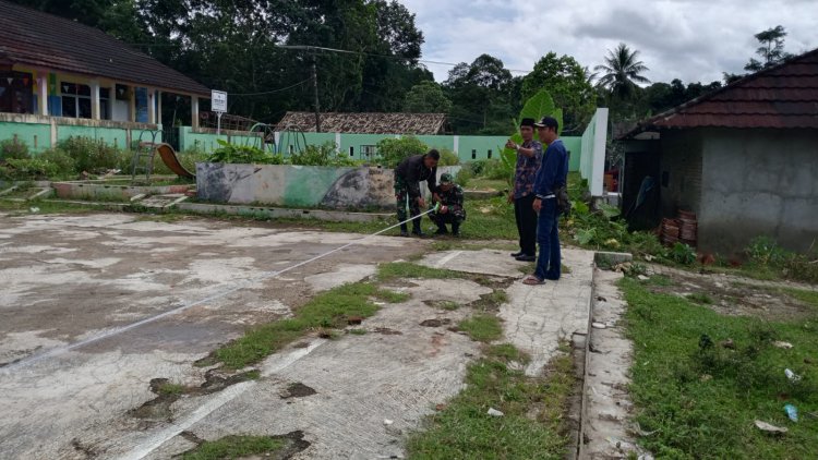Danramil Dan Babinsa Koramil 0105/Mandalawangi Laksanakan Pengecekan dan Pengukuran Lahan KDMP di Desa Gunung Sari