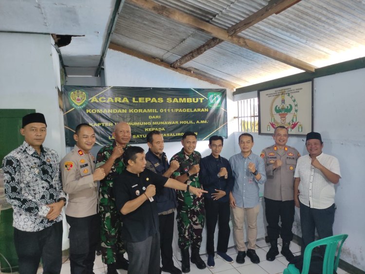 Lepas Sambut Danramil 0111/Pagelaran, Kapten Inf Mumung Munawar Holil Serahkan Jabatan kepada Lettu Inf Masalirohman