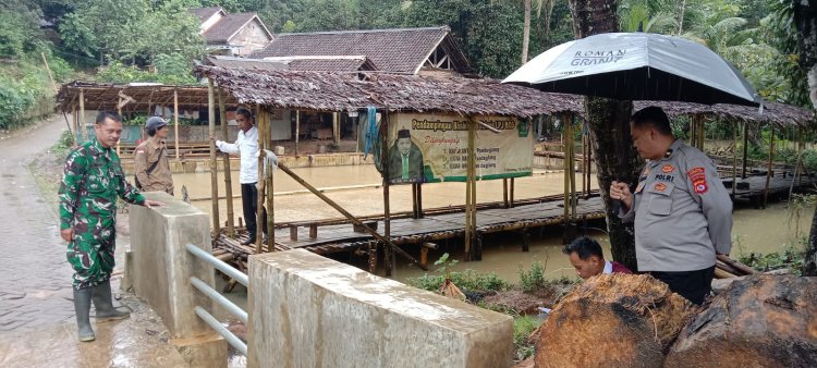 Serma Junaedi Babinsa Koramil 0107/Saketi Hadiri Kegiatan Monitoring dan Evaluasi di Desa Medalsari