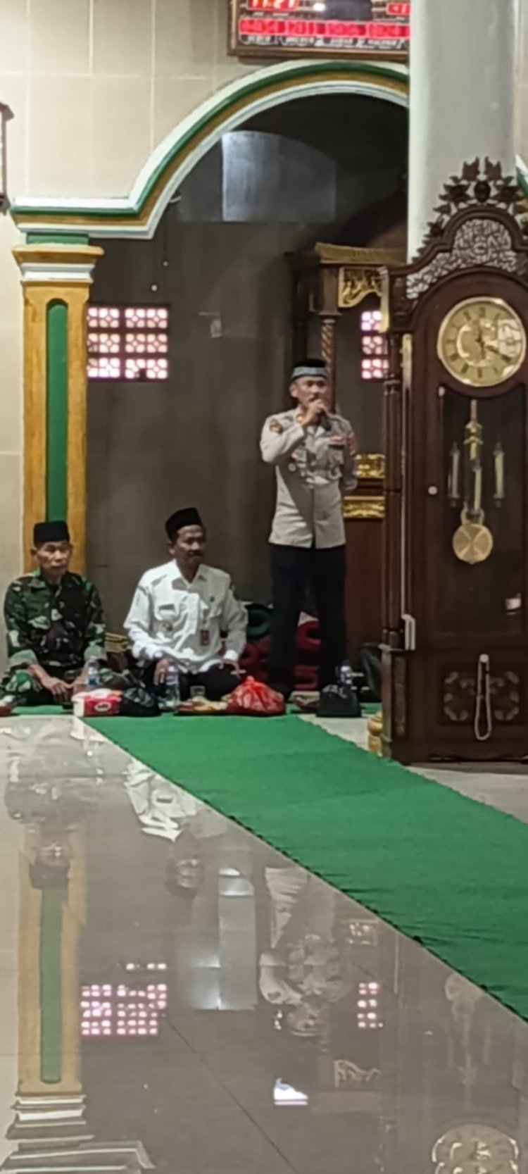 Kapten Inf Juanda Danramil 0109/Munjul Hadiri Pengajian Rutin Bulanan di Masjid Jami Al Ikhlas Desa Cikayas