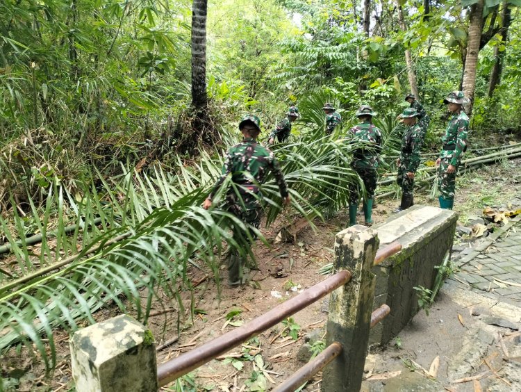 Jembatan Blengbeng Desa Cikeusik Segera Dibangun, TNI dan Masyarakat Bahu-Membahu