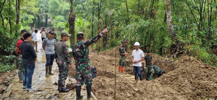 Dandim 0601/Pandeglang Laksanakan Kunjungan Kerja Perbaikan Jembatan Blengbeng di Desa Cikeusik