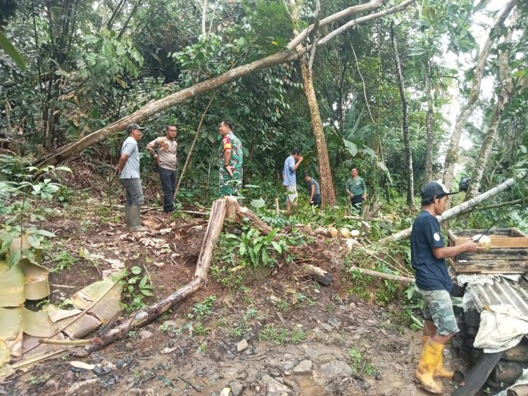 Danramil 0108/Bojong Dampingi Kunjungan Kerja Dandim Tinjau Lokasi Pembangunan Jembatan Armco