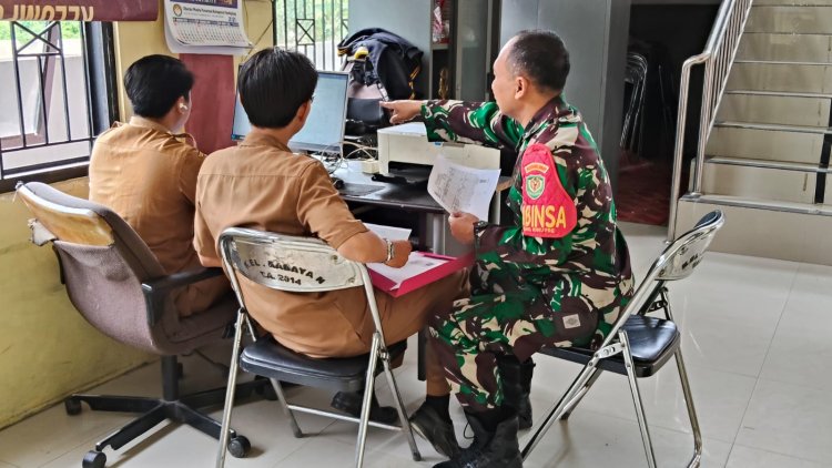 Babinsa Koramil 0101/Pandeglang Laksanakan Puldata Ter di Kantor Kelurahan Kabayan