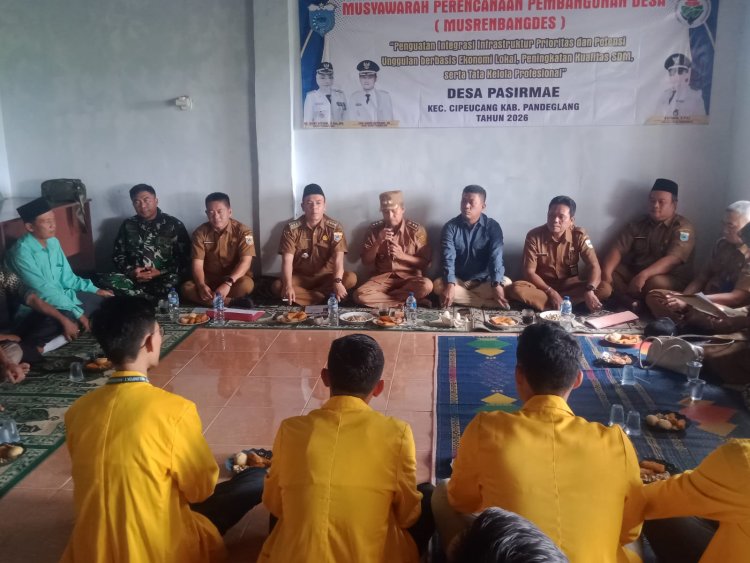 BABINSA KORAMIL 0104/CIMANUK HADIRI DAN DAMPINGI KEGIATAN MUSYAWARAH DESA (MUSDES) DI DESA PASIRMAE