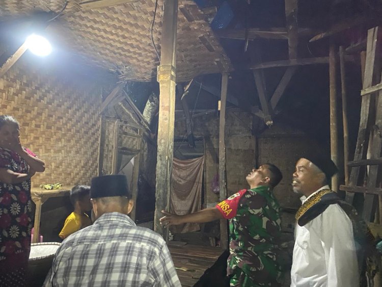 BABINSA KORAMIL 0116/CIKEUSIK LAKSANAKAN MONITORING DAN PENGECEKAN BENCANA ANGIN PUTING BELIUNG DI DESA CURUG CIUNG