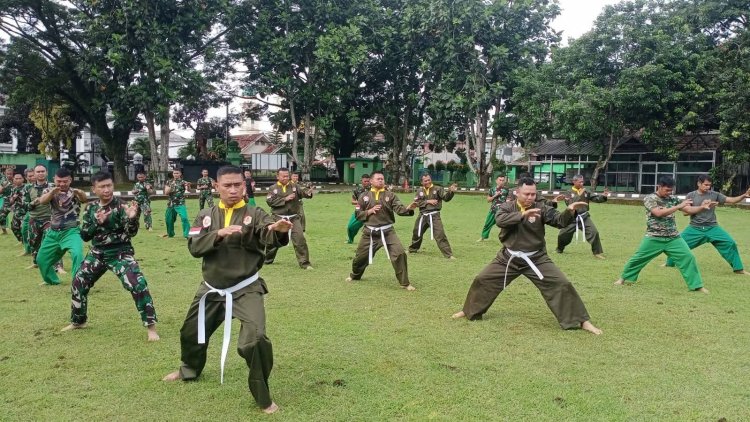 Babinsa Kodim 0601/Pandeglang Laksanakan Latihan Pencak Silat Militer (PSM) dalam Rangka Menunjang Ujian Kenaikan Sabuk