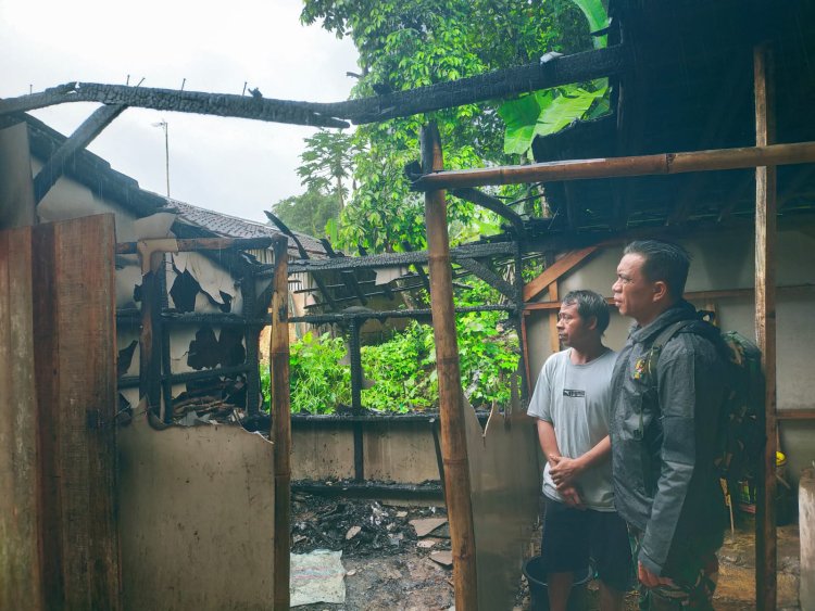 KEBAKARAN RUMAH WARGA DI WILAYAH KORAMIL 0101/PANDEGLANG
