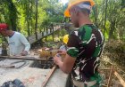 Pembangunan Jembatan Gantung Sungai Cikayang di Kp. Belengbeng Terus Dikebut, Anggota Koramil 0116/Cikeusik Bersama Warga Turun Tangan