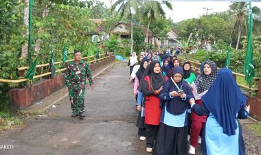 Babinsa Koramil 0107/Saketi Hadiri dan Dukung Kegiatan Senam Pagi PC Muslimat NU Cisata