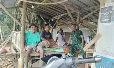 Serka H. Situmorang Babinsa Koramil 0103/Banjar Tingkatkan Komsos Bersama Tokoh Masyarakat di Desa Citalahab