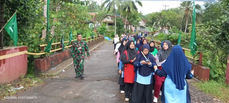 Babinsa Koramil 0107/Saketi Hadiri dan Dukung Kegiatan Senam Pagi PC Muslimat NU Cisata