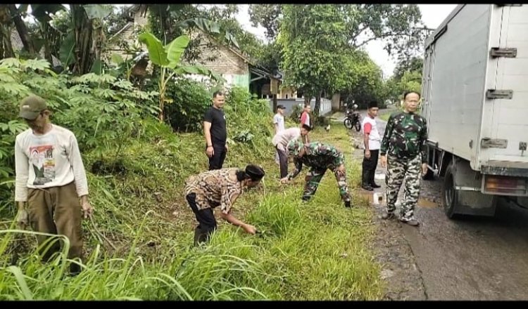 Kerja Bakti Gerakan Kebersihan Koramil 0103/Banjar Bersama Kecamatan Banjar