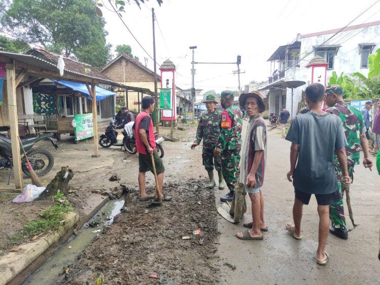 Kegiatan Jum’at Bersih Koramil 0111/Pagelaran  Desa Bama, Kecamatan Pagelaran