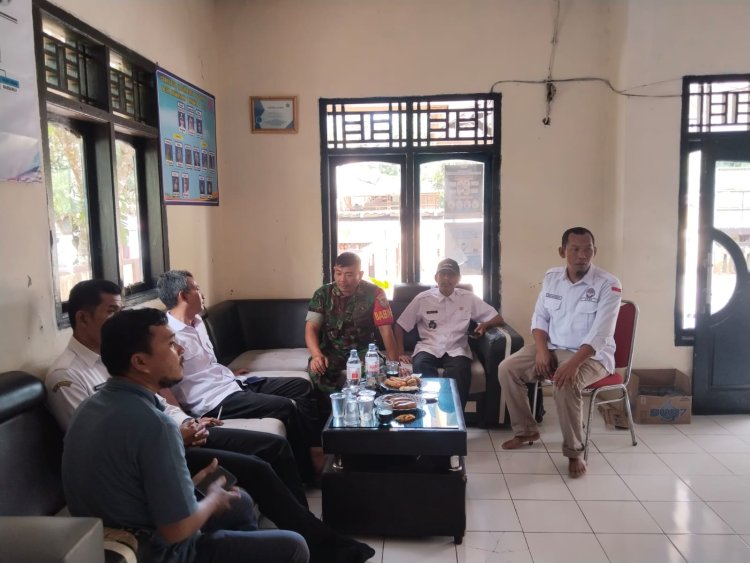 Serka Holil Babinsa Koramil 0107/Saketi Hadiri Kegiatan Monev Kecamatan Cisata