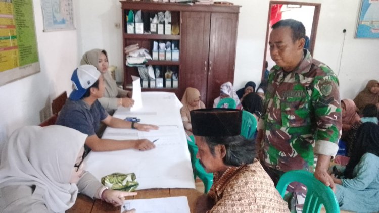 Sertu Juana Babinsa Koramil 0111/Pagelaran Hadiri Pengumuman Hasil Inventarisasi dan Identifikasi Pengadaan Tanah untuk Peningkatan Daerah Irigasi Pasirgadung