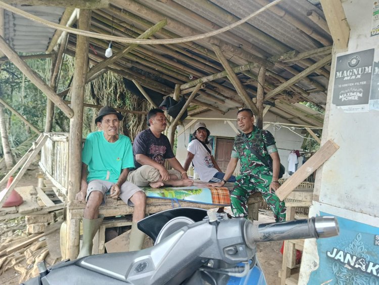 Serka H. Situmorang Babinsa Koramil 0103/Banjar Tingkatkan Komsos Bersama Tokoh Masyarakat di Desa Citalahab