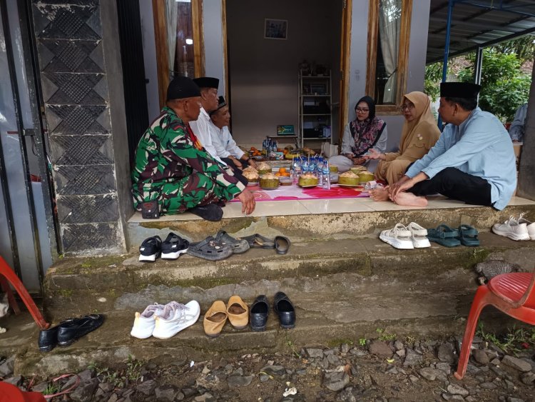 Lettu Inf. Masalirohman Danramil 0111/Pagelaran Pendampingan Safari Ramadhan Bupati Pandeglang oleh Danramil pada Desa Cimoyan, Kecamatan Patia