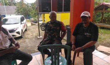 Serka Mulyawantoro Melaksanakan Komunikasi Sosial Babinsa Koramil 0117/Panimbang Bersama Kepala Desa Sesepan