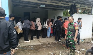 Pendampingan Babinsa Koramil 0103/Banjar Pada Kegiatan Penerimaan Karyawan MBG di Desa Banjar