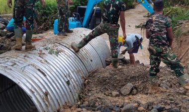 Kegiatan Sertu Aan Samsudi Babinsa Koramil dalam Pembangunan Jembatan Armco di Atas Tunnel Galvanized