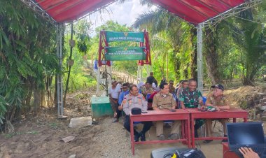 Danramil 0116/Cikeusik bersama unsur Forkopimcam melaksanakan Launching 200 Titik Jembatan Garuda di Kecamatan Cikeusik