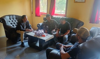 Kegiatan Komunikasi Sosial (Komsos) Serka Iman Ruhiat Babinsa Koramil 0103/Banjar bersama PJ Camat Mekarjaya dan Kepala Desa Pareang