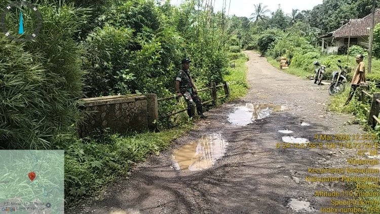 Kegiatan Babinsa Koramil 0103/Banjar Melaksanakan Pengecekan Penanganan Pembangunan Jembatan Prioritas