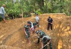 ‎TNI dan Warga Gotong Royong Bangun Jembatan Gantung di Desa Sindangkerta