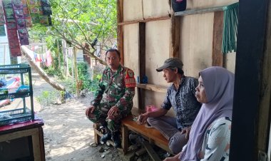 Babinsa Koramil 0101/Pandeglang Laksanakan Komsos Bersama Warga di Kelurahan Pagerbatu