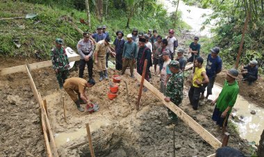 Danramil Cibaliung Bersama Unsur Forkopimcam Laksanakan Ground Breaking Jembatan Perintis Garuda di Desa Cibingbin