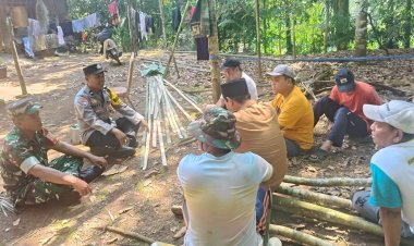 Babinsa Koramil 0101/Pandeglang Laksanakan Komsos Bersama Masyarakat Kp. Samaboa