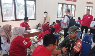 Babinsa Koramil 0116/Cikeusik Monitoring Pelayanan Kesehatan Gratis Meriahkan Hari Jadi ke-152 Kabupaten Pandeglang di Cikeusik