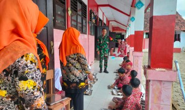 Babinsa Koramil 0105/Mandalawangi Laksanakan Pendampingan Program Makan Bergizi Gratis di Wilayah Kecamatan Mandalawangi