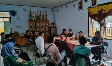 Babinsa Kelurahan Pagerbatu Hadiri Musyawarah Penataan Kabel WiFi Demi Keamanan dan Ketertiban Lingkungan