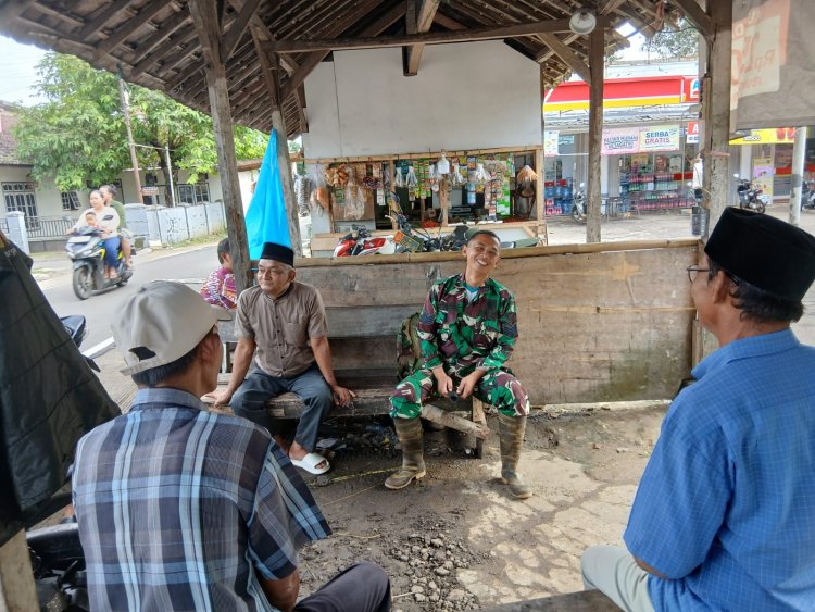Babinsa Koramil 0104/Cimanuk Laksanakan Komsos dan Monitoring Wilayah di Desa Gunungcupu