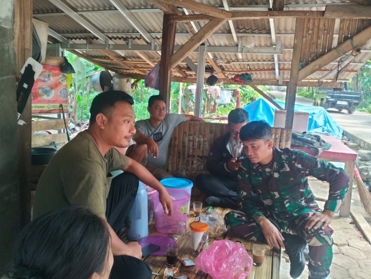 Kegiatan Komsos Babinsa Koramil 0103/Banjar Bersama Warga Desa Wirasinga