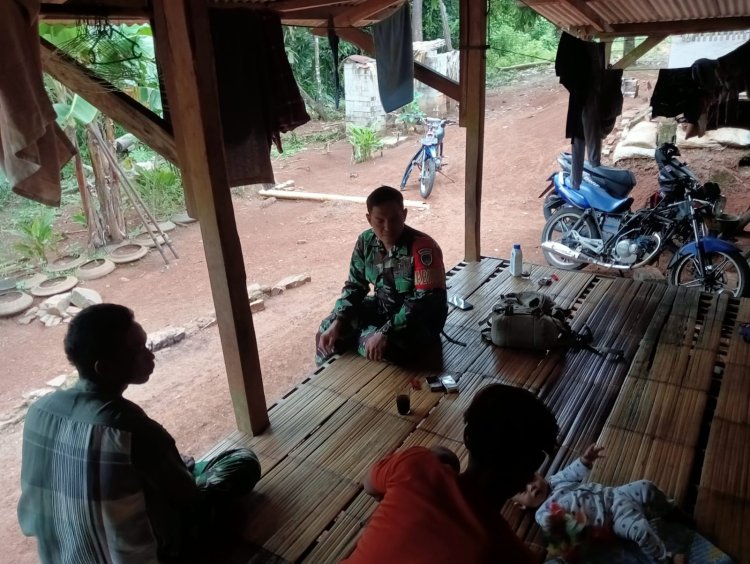 Kegiatan Komsos Babinsa di Wilayah Desa Karya Buana