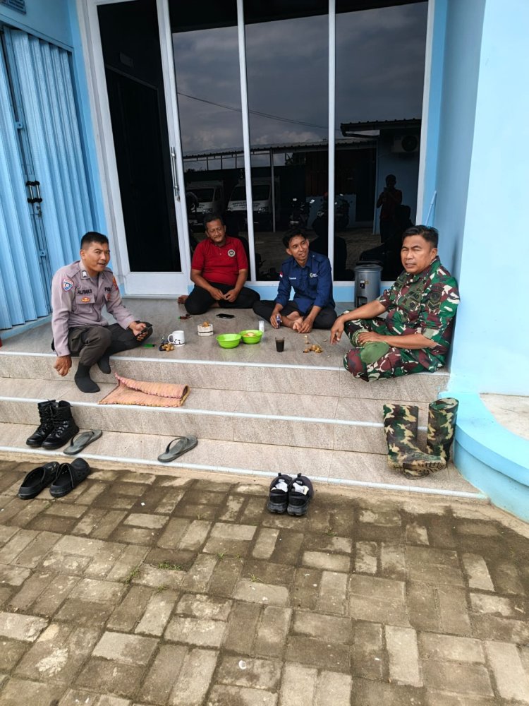 Komsos Babinsa Desa Pasirmae Bersama Aparatur MBG dan Bhabinkamtibmas Perkuat Sinergitas di Wilayah