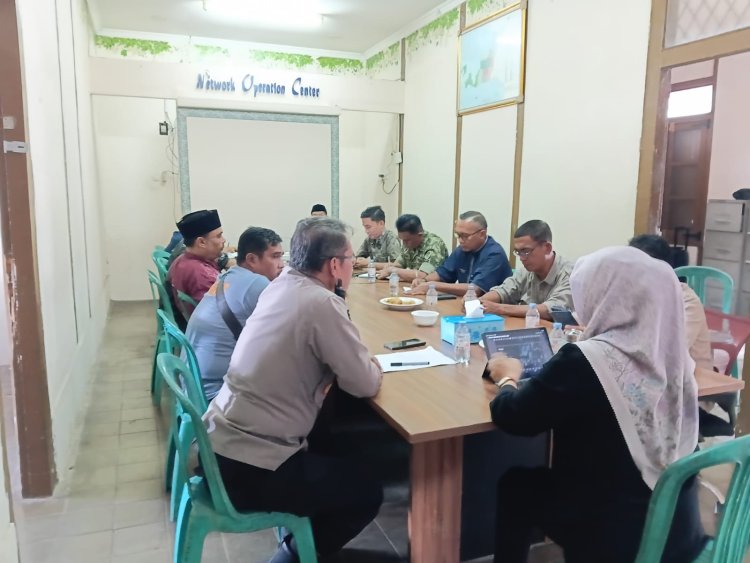 KORAMIL 0101/PANDEGLANG  Babinsa Koramil 0101/Pandeglang Hadiri Rapat Penanganan Sampah di Wilayah Kecamatan Pandeglang