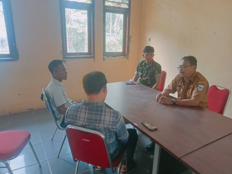 BABINSA KORAMIL 0103/BANJAR LAKSANAKAN KOMSOS BERSAMA APARAT KECAMATAN MEKARJAYA