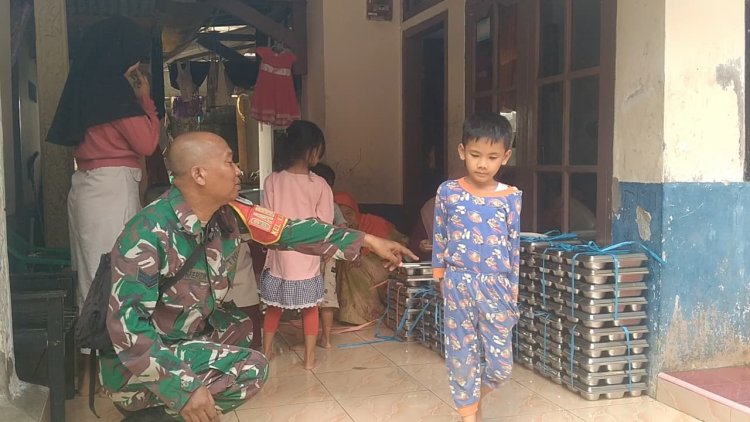 Babinsa Koramil 0101/Pandeglang Monitoring Pelaksanaan Program Makan Bergizi Gratis (MBG) di Posyandu Melati 07