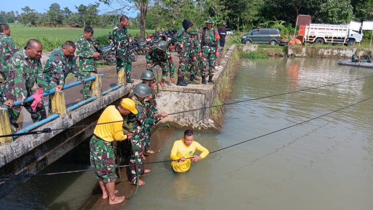 Babinsa Kodim 0601/Pandeglang Laksanakan Renang Militer dan Simulasi Pertolongan Korban Tenggelam