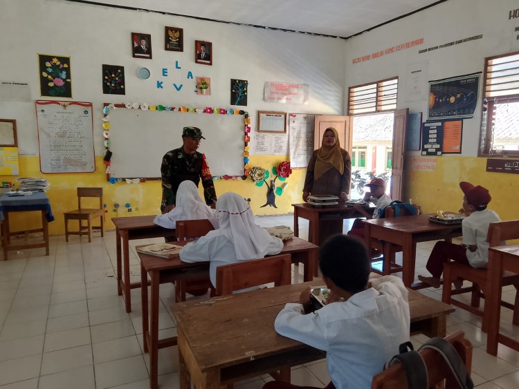 Babinsa Koramil 0105/Mandalawangi Laksanakan Pendampingan Program Makan Bergizi Gratis (MBG) di Wilayah Kecamatan Mandalawangi