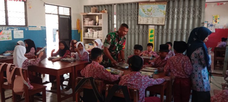 Pendampingan Program Makan Bergizi Gratis (MBG) oleh Babinsa Koramil 0105/Mandalawangi di Wilayah Kecamatan Mandalawangi