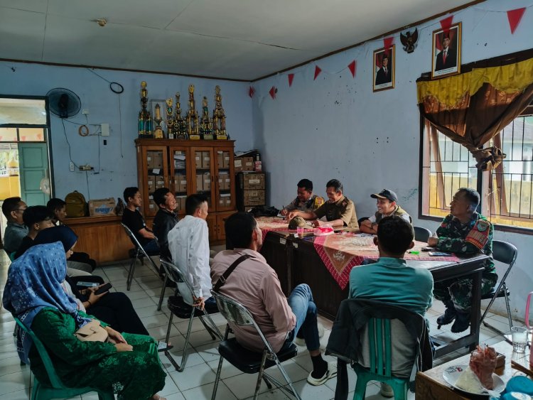 Babinsa Kelurahan Pagerbatu Hadiri Musyawarah Penataan Kabel WiFi Demi Keamanan dan Ketertiban Lingkungan