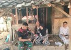 Personel Kesehatan Satgas TMMD Ke-129 Laksanakan Pendataan dan Pemeriksaan Kesehatan Lansia di Desa Pasirgadung