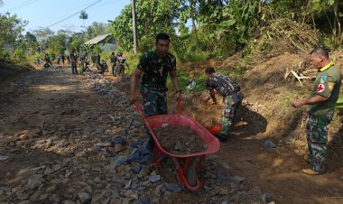 Gotong Royong TMMD Ke-129 Bangkitkan Semangat Pembangunan Desa Patia